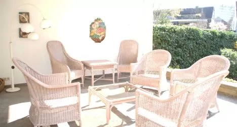 Gartenmöbel Renovierung in Düsseldorf durch Maler Tensi